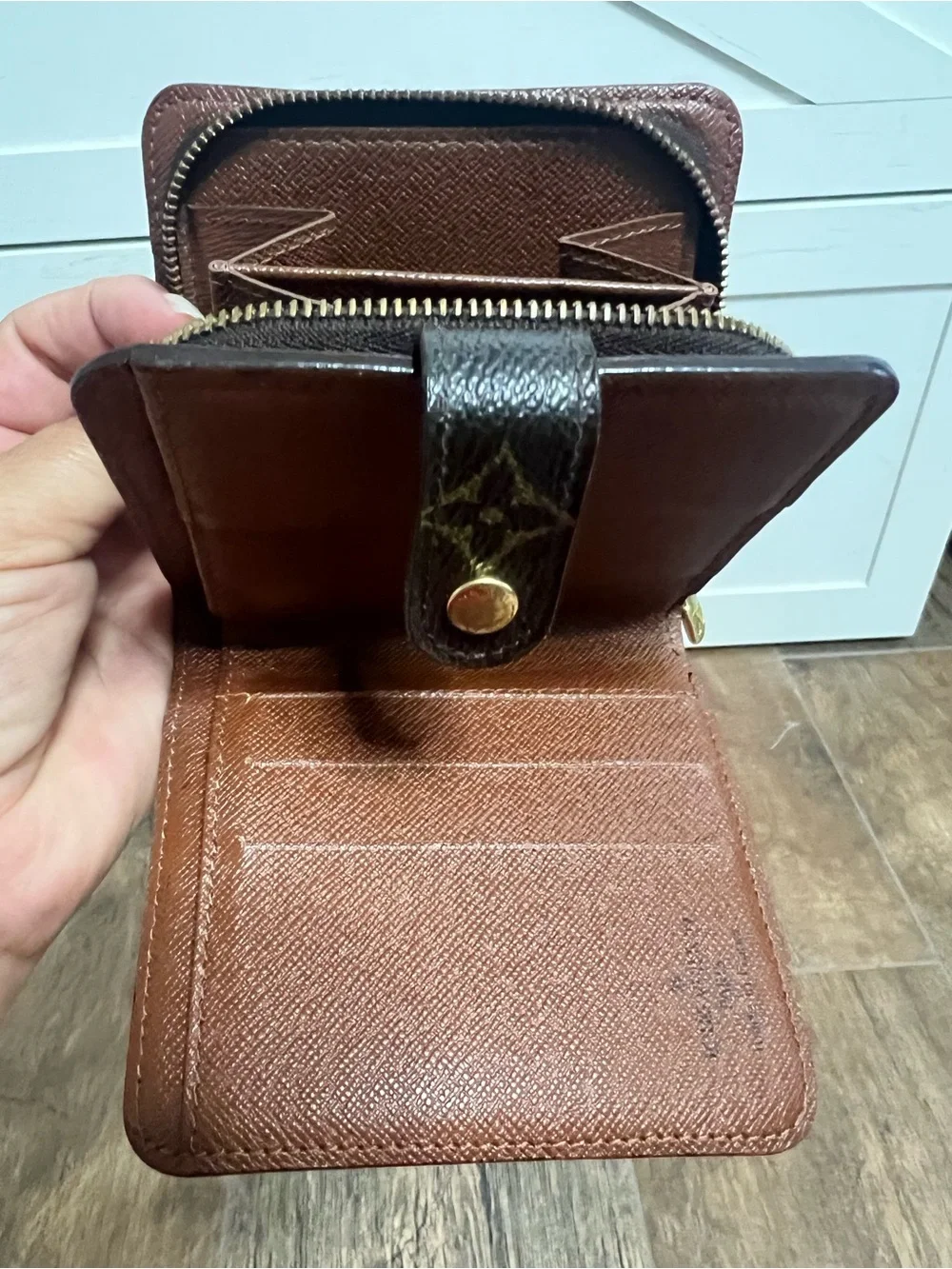 Louis Vuitton Monogram Compact Bifold Wallet - Excellent Condition